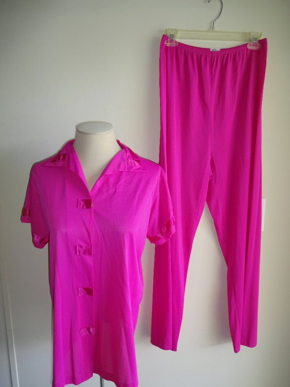 Vintage 1970s Hot Pink Henson Kickernick Pajamas Top Bottoms 36 S M Nylon USA